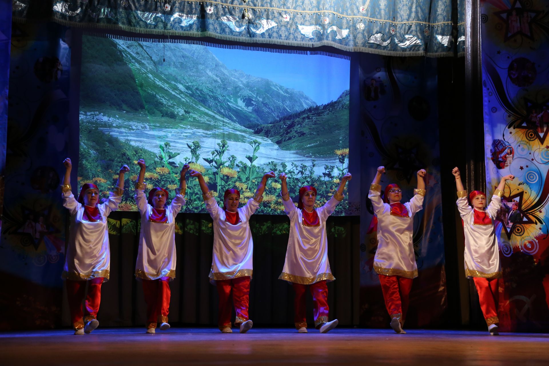 В Мамадыше состоялось первое представление в рамках нового сезона фестиваля "Звездопад 18-19". Фоторепортаж