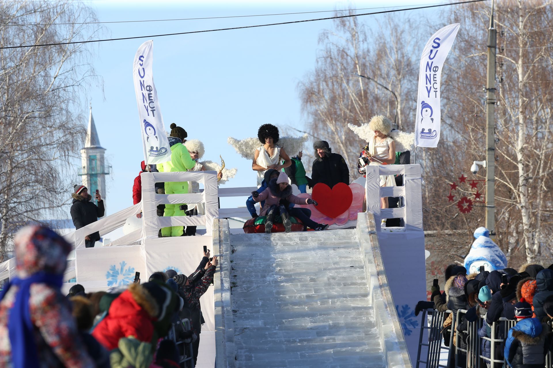 На каких санях катались участники фестиваля в Мамадыше на ледяной горе