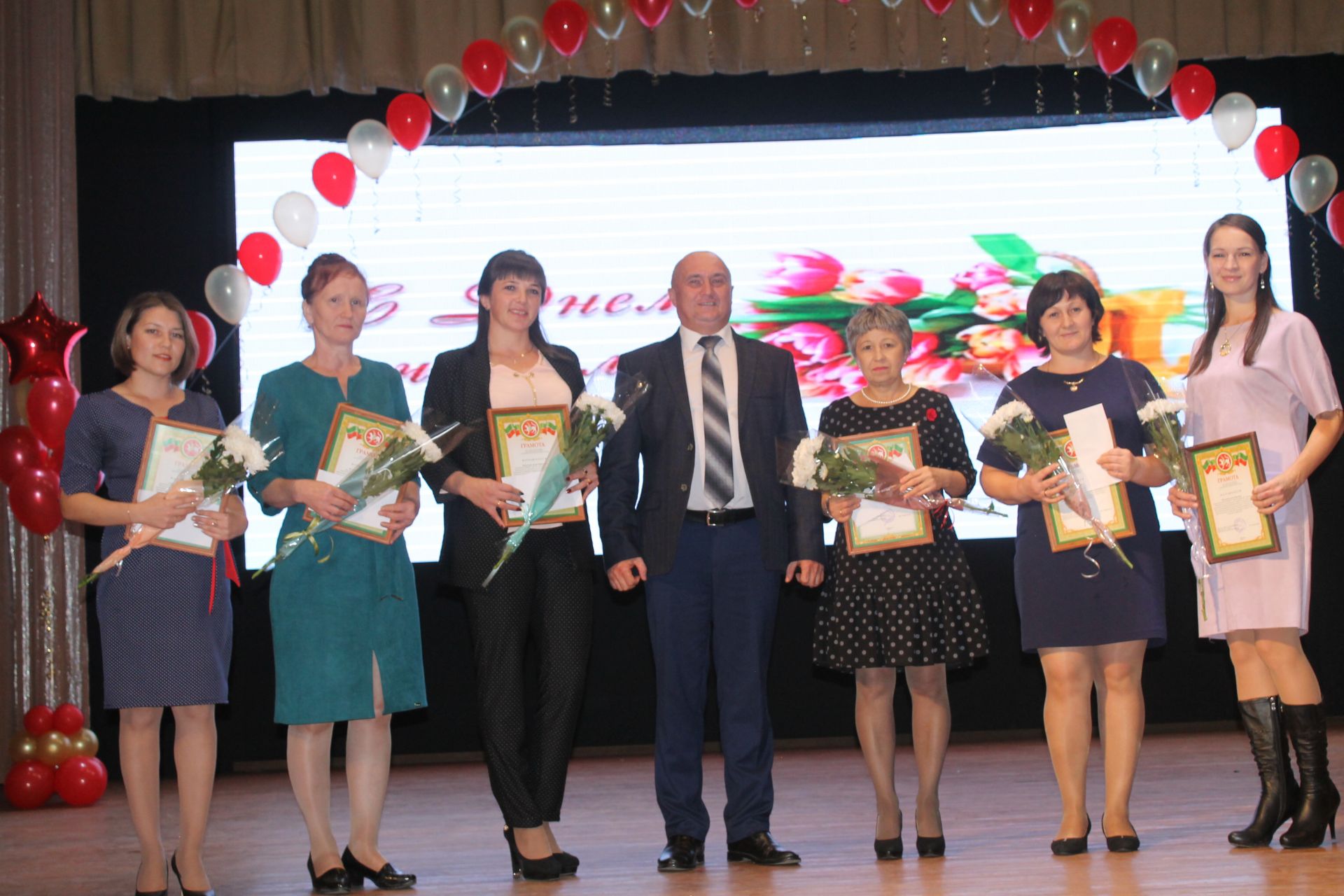 Работников образования Мамадышcкого района поздравили с Днем учителя