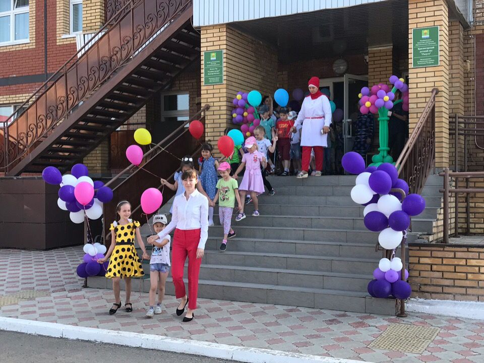 Вечеринка с оттенком грусти: детский сад "Радуга" попрощался с выпускниками