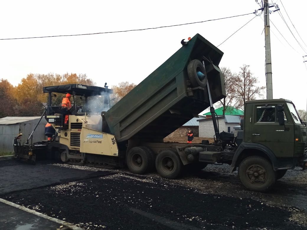 В Мамадыше асфальтируют двор многоквартирного дома