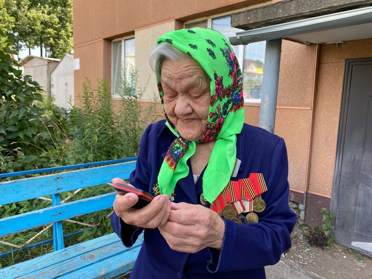 Мамадышским ветеранам вручили сотовые телефоны с бесплатной связью