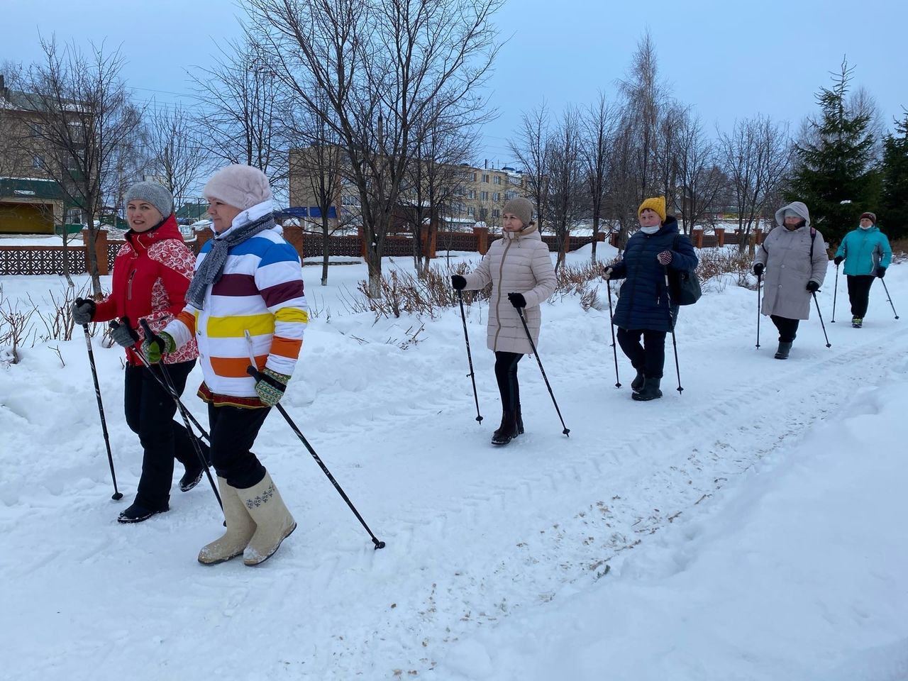 В Мамадыше начали проводить мастер-классы по скандинавской ходьбе