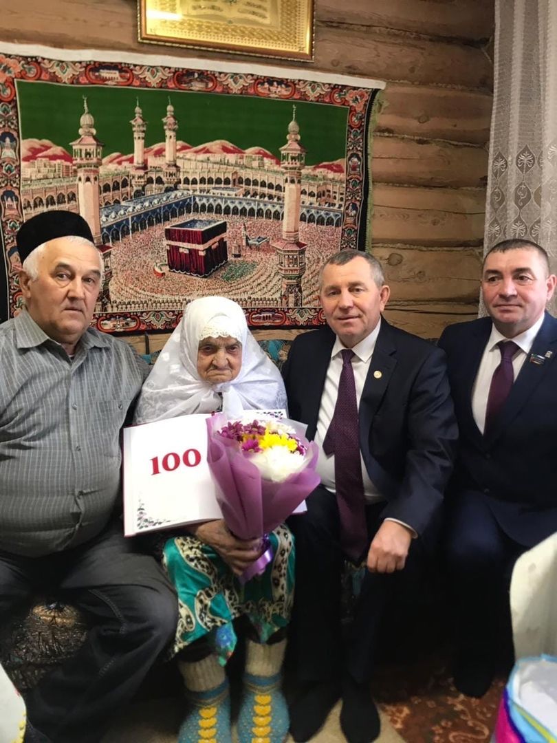 Жительница Нижней Ошмы отметила 100-летний юбилей