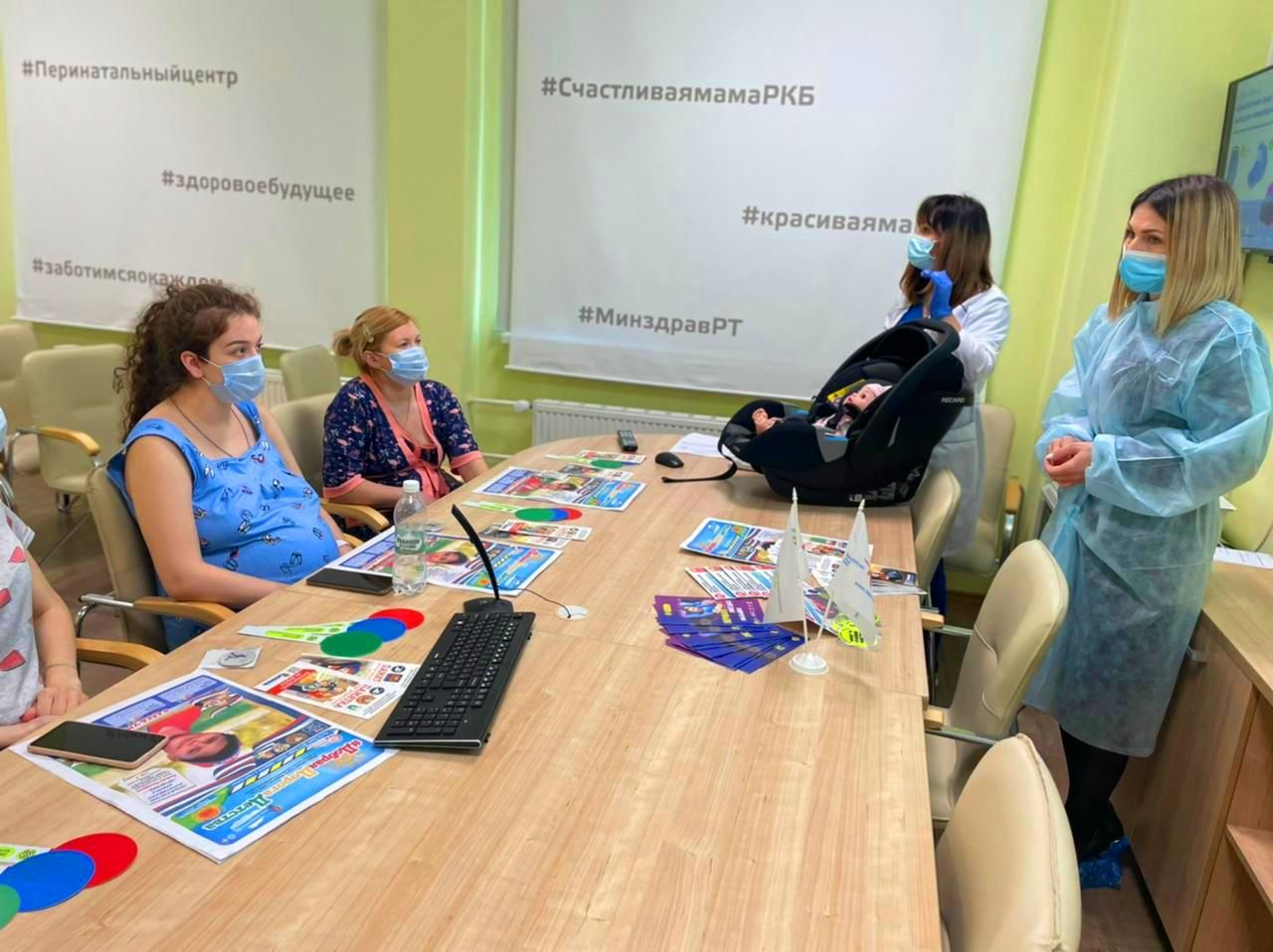 В столице Татарстана для будущих мам провели тренинг по перевозке детей в автомобиле