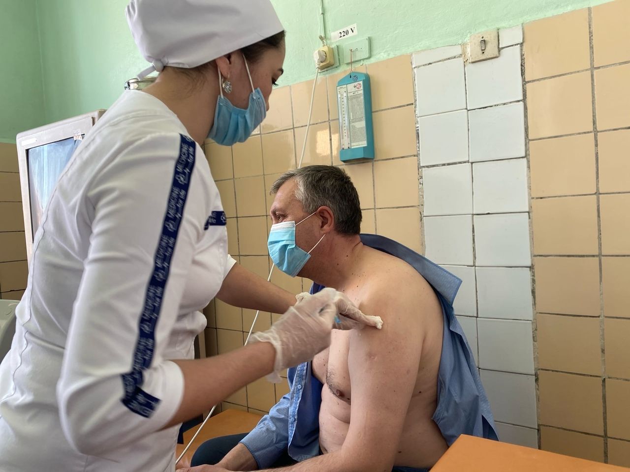 В Мамадыше прошла массовая вакцинация: от ковида привились руководители муниципалитета