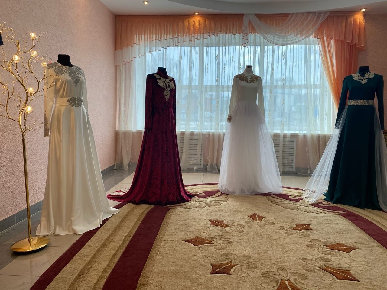 Мамадышская невеста устроила в ЗАГСе девичник по татарским традициям