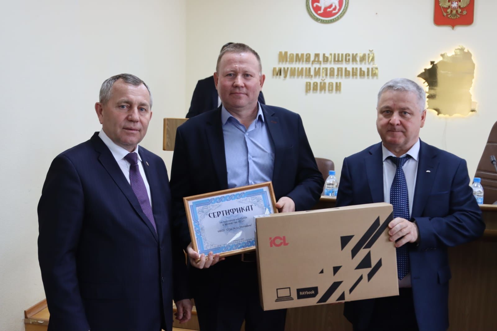 Школы Мамадышского района получили ноутбуки в подарок от Ак Барс Банка