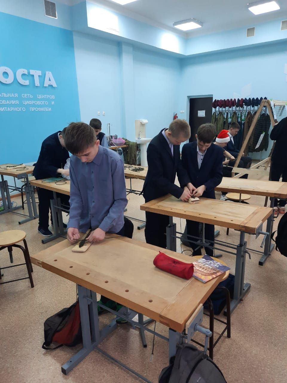 Учителя мамадышской школы собрали 100 тысяч рублей на строительство мобильной бани для солдат
