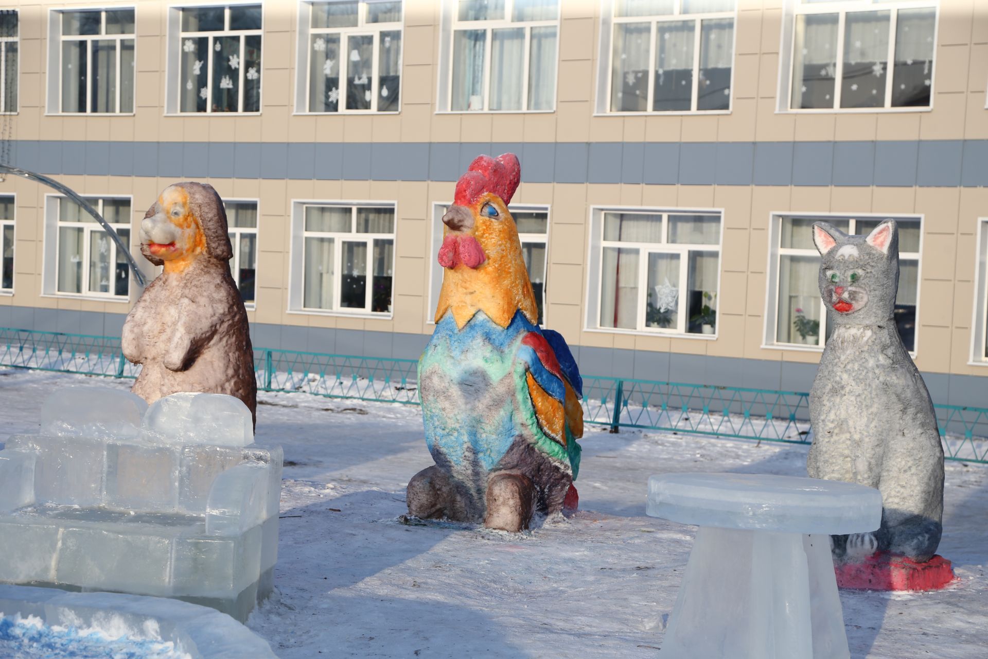 Снежные фигуры Мамадыша в фотокадре