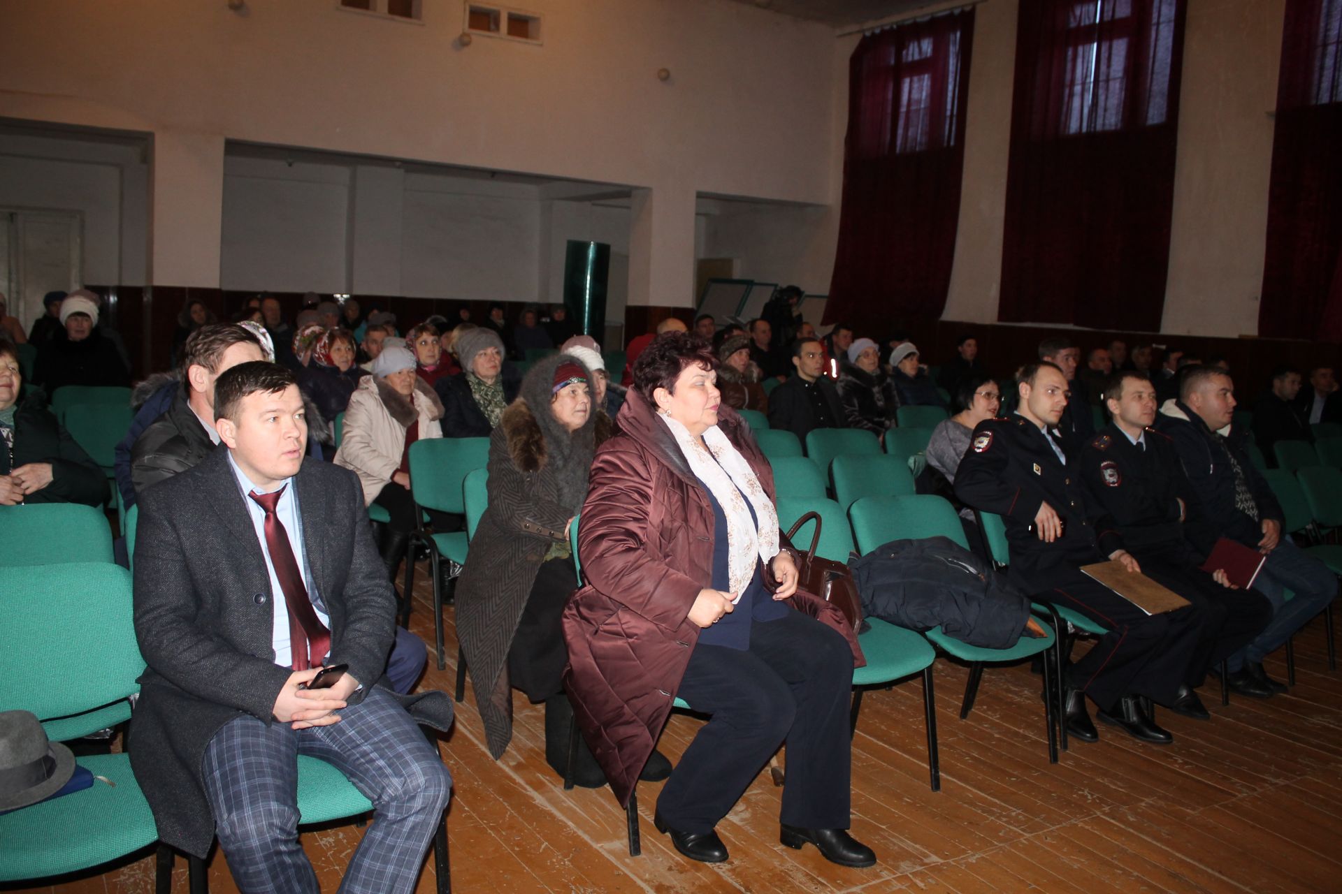 Жители Куюк-Ерыксинского сельского поселения встретились с руководством района