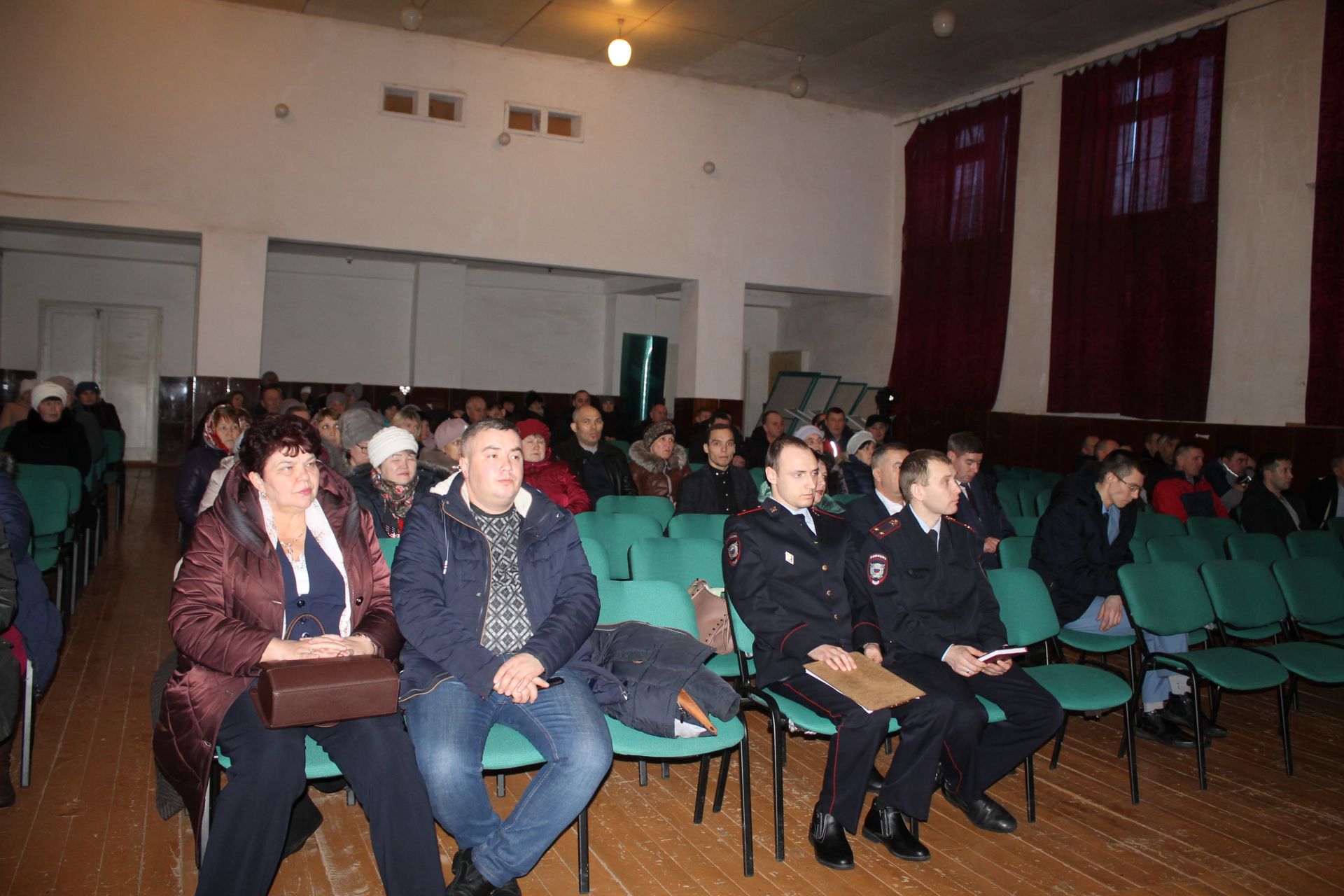 Жители Куюк-Ерыксинского сельского поселения встретились с руководством района