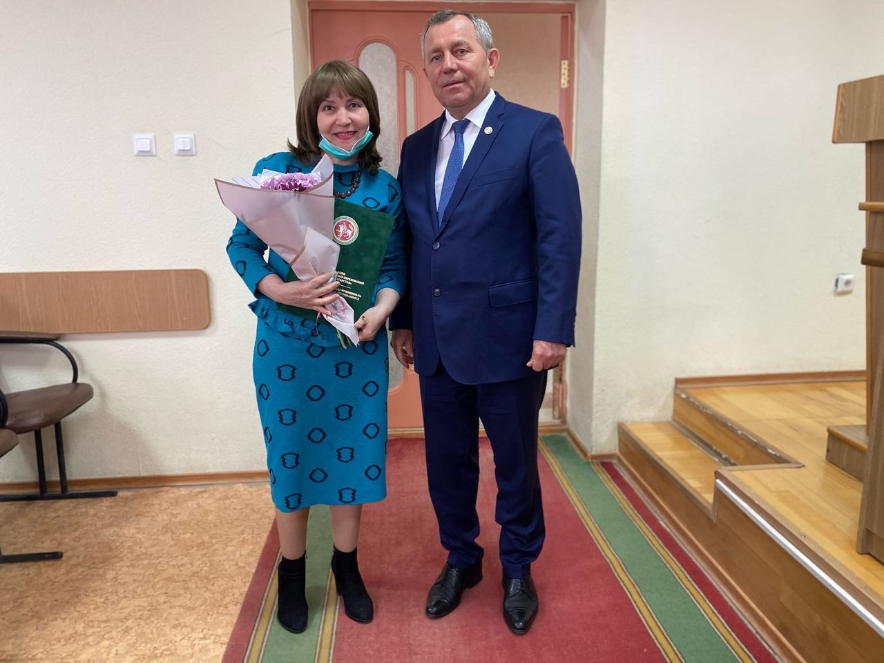 Анатолий Иванов вручил награды разного уровня муниципальным служащим района