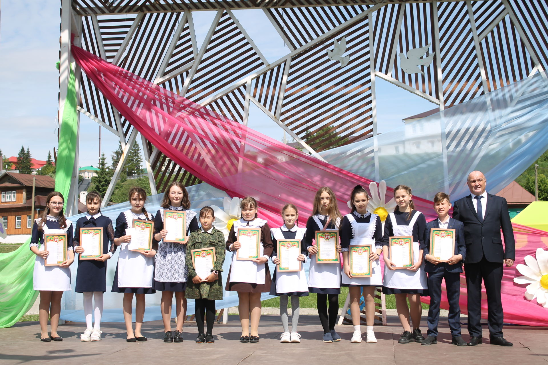 В Мамадыше наградили школьников - победителей различных интеллектуальных конкурсов и предметных олимпиад