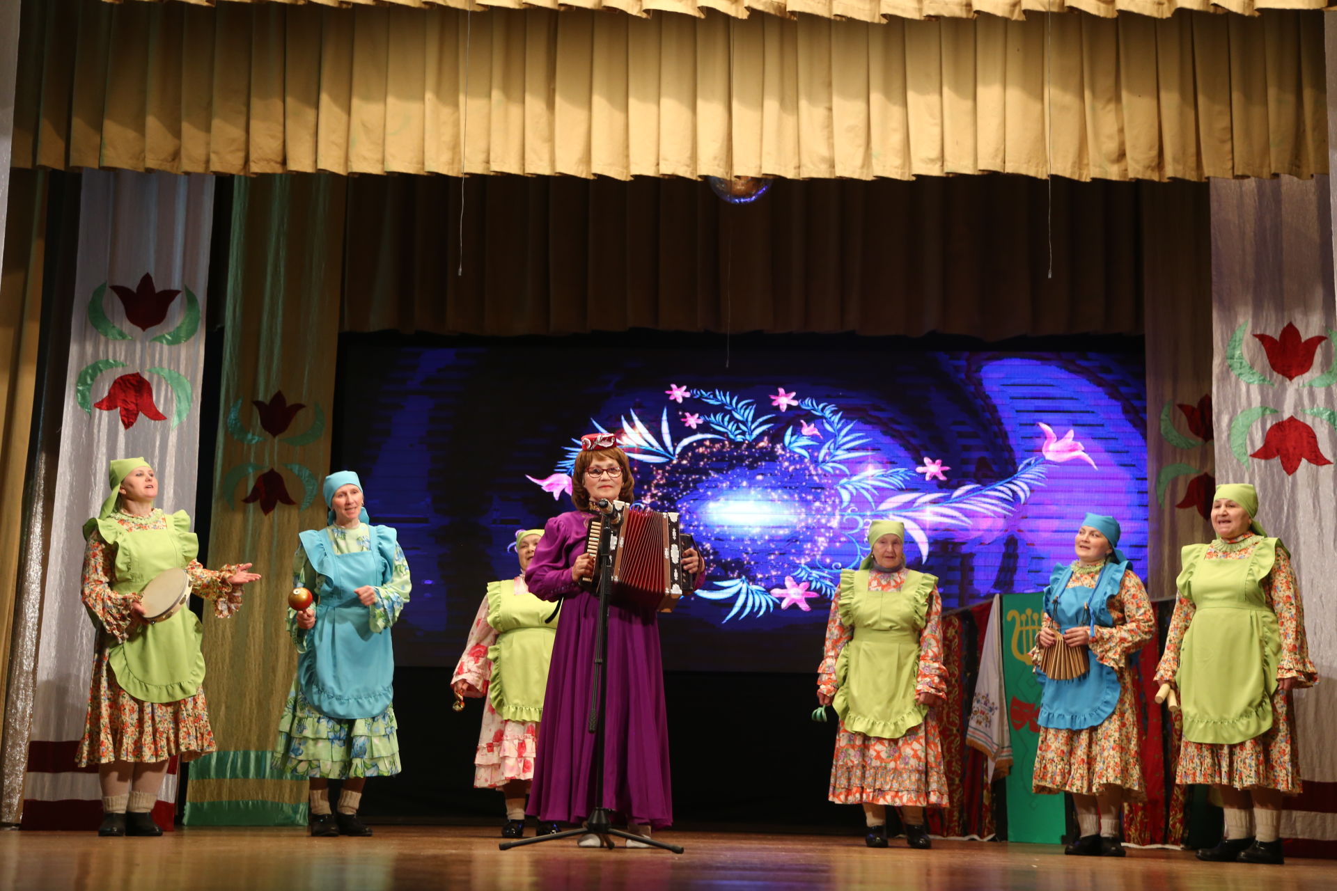На сцене районного Дома культуры прошел конкурс гармонистов, посвящённый памяти Зуфара Закирова