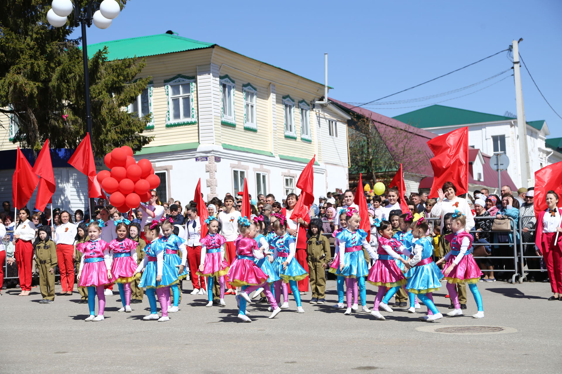 В Мамадыше отпраздновали День Победы-2022: шествие колонн. Часть 2