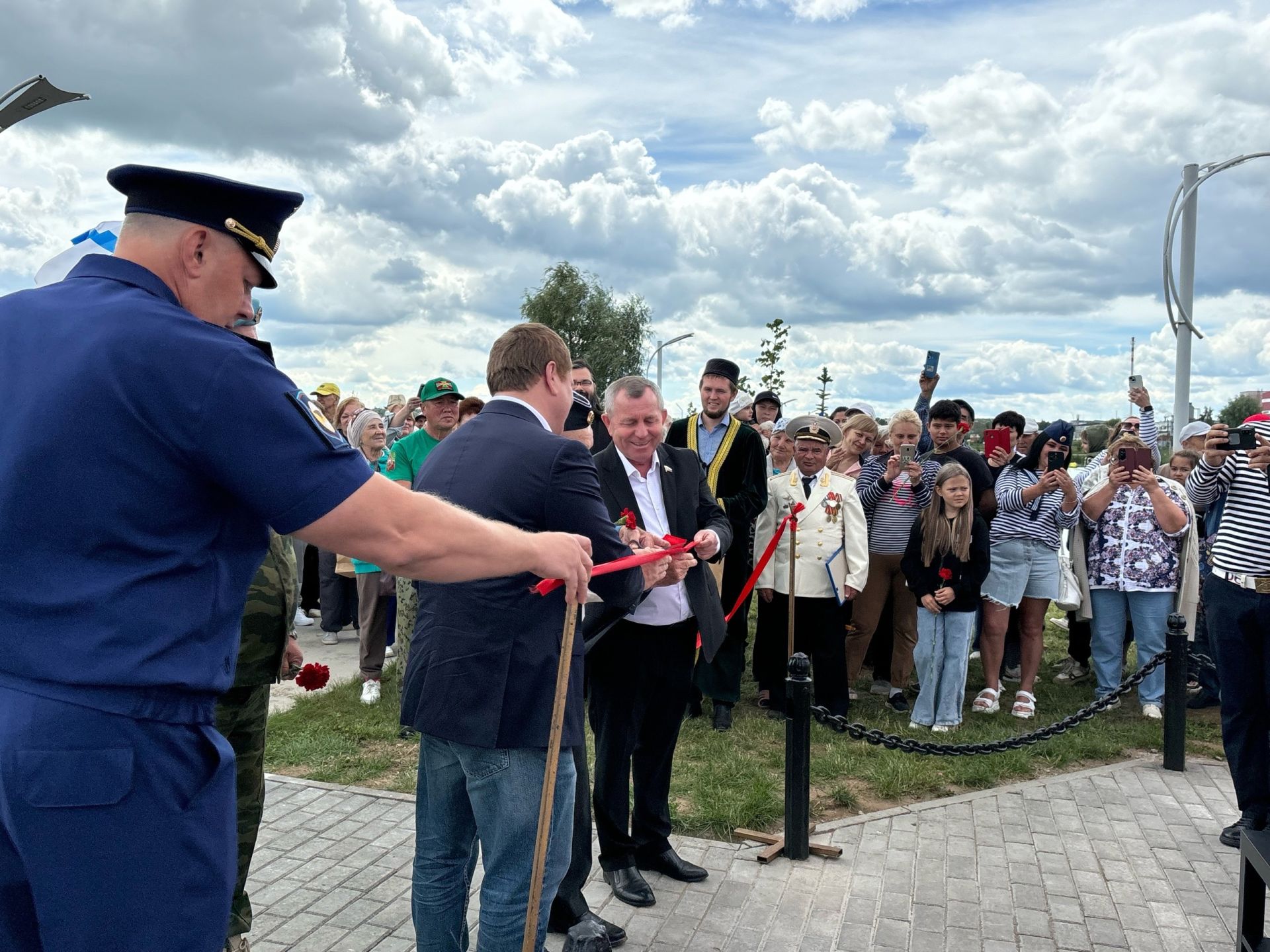 В Мамадыше открыли памятник морякам военно-морского флота, морской и речной флотилии РФ