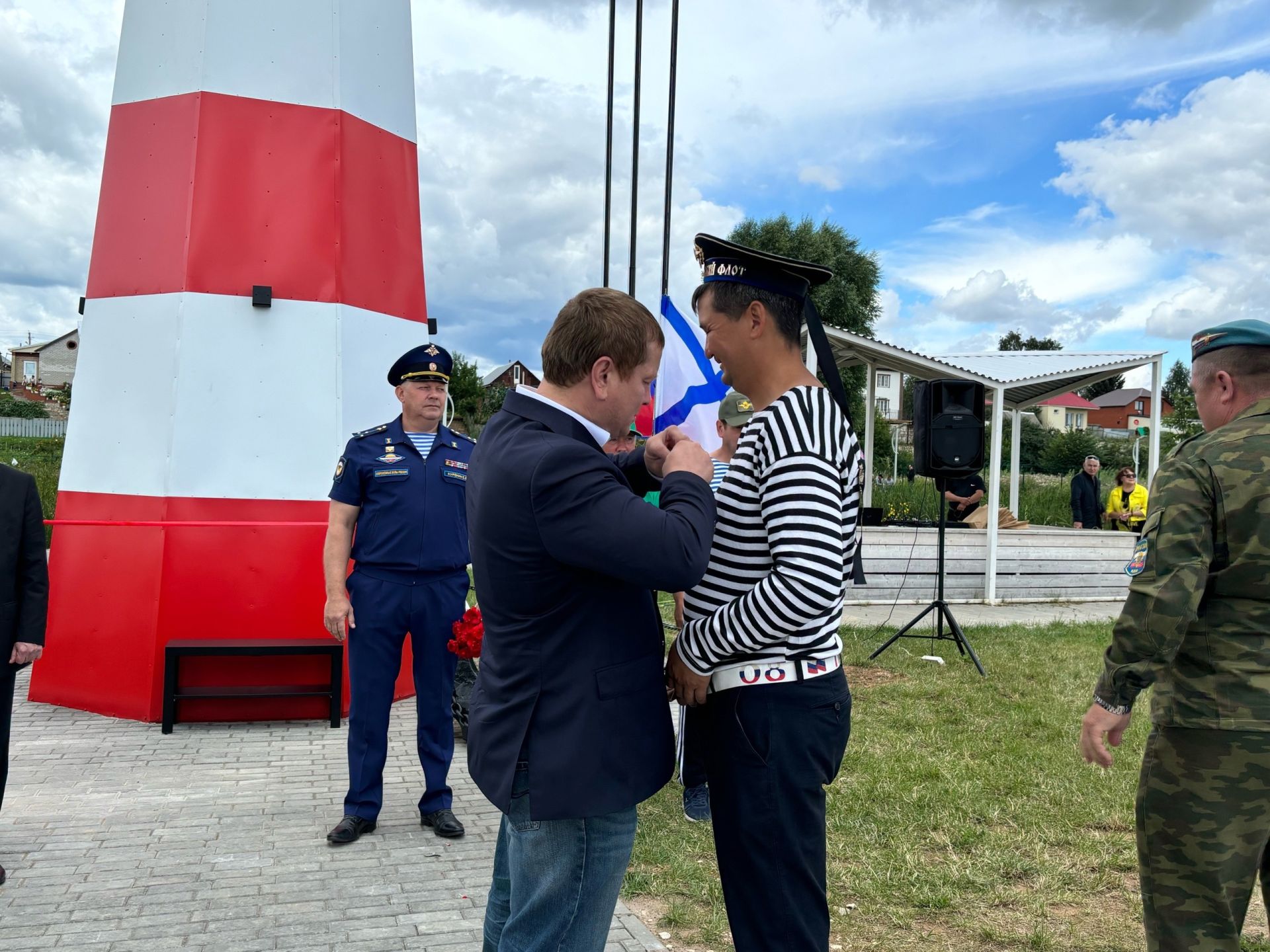 В Мамадыше открыли памятник морякам военно-морского флота, морской и речной флотилии РФ