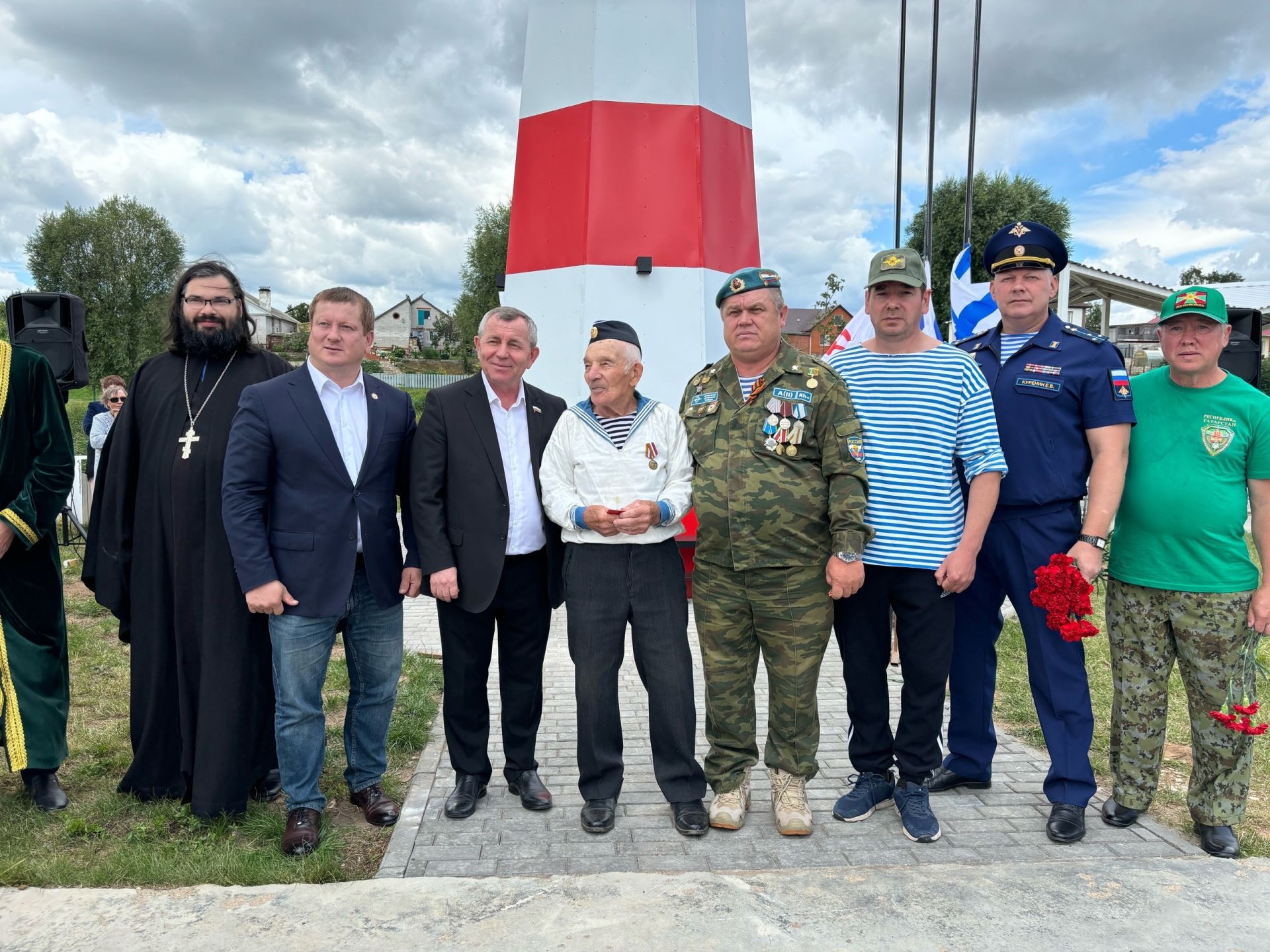 В Мамадыше открыли памятник морякам военно-морского флота, морской и речной флотилии РФ