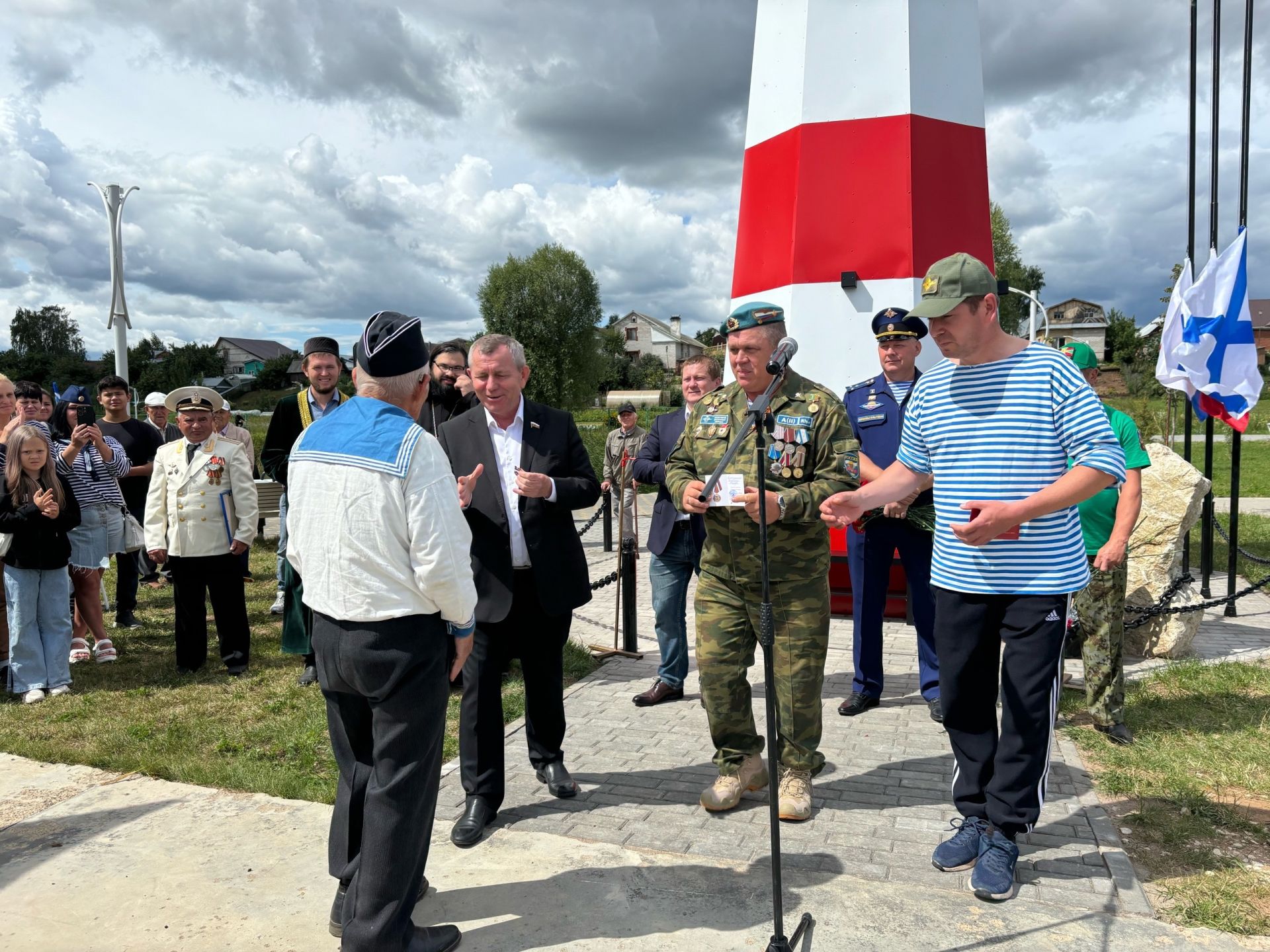 В Мамадыше открыли памятник морякам военно-морского флота, морской и речной флотилии РФ