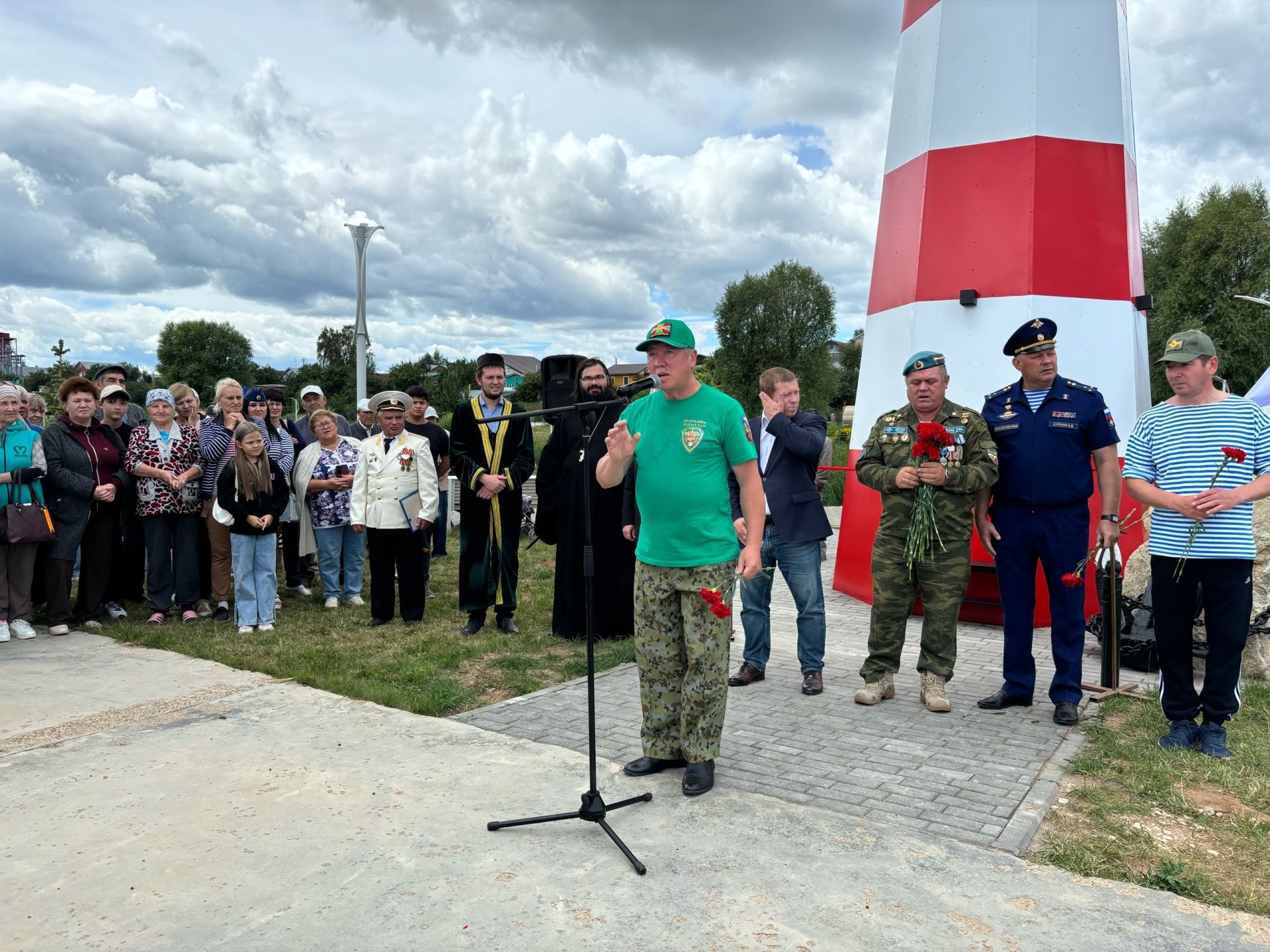 В Мамадыше открыли памятник морякам военно-морского флота, морской и речной флотилии РФ