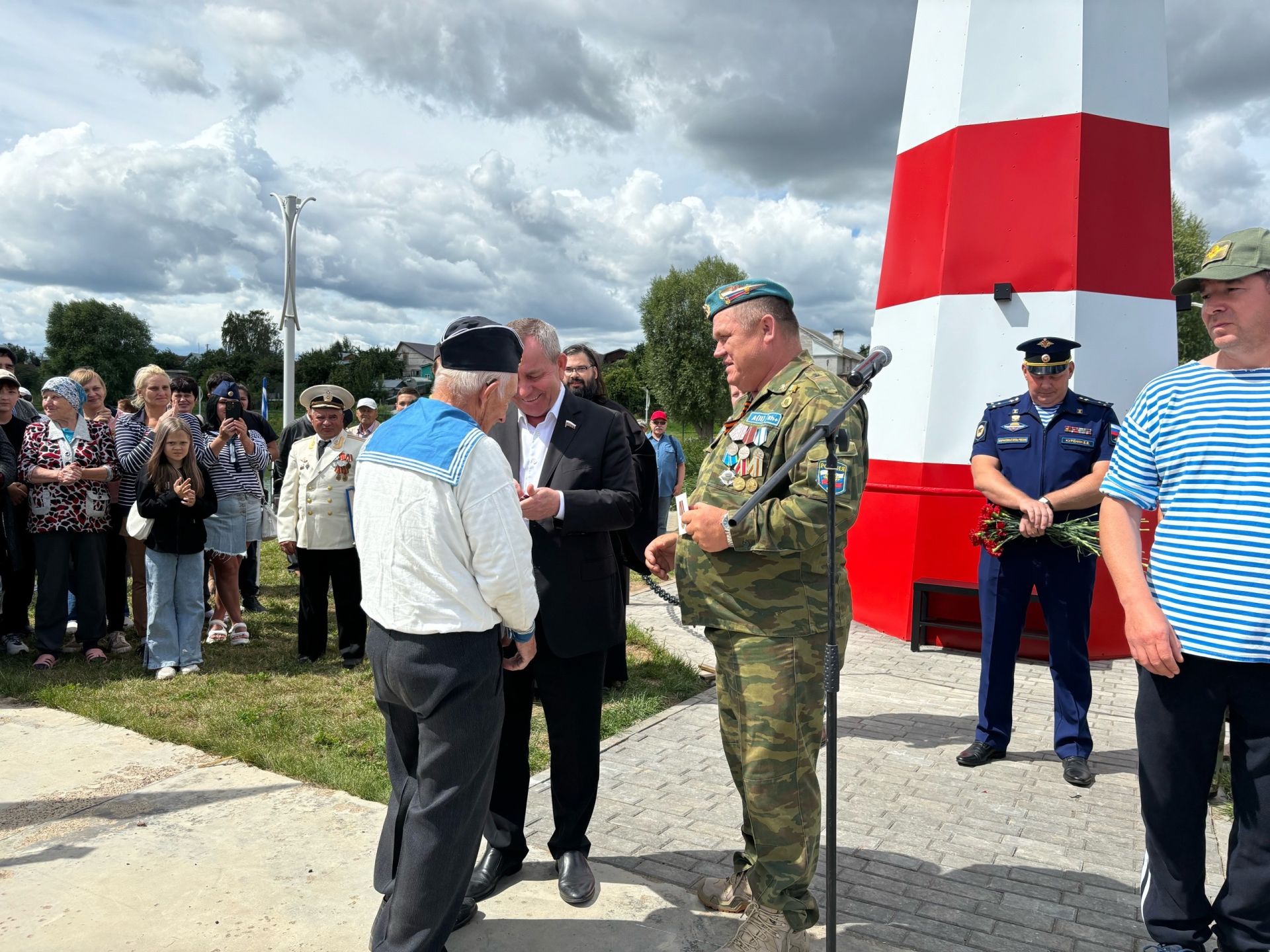 В Мамадыше открыли памятник морякам военно-морского флота, морской и речной флотилии РФ