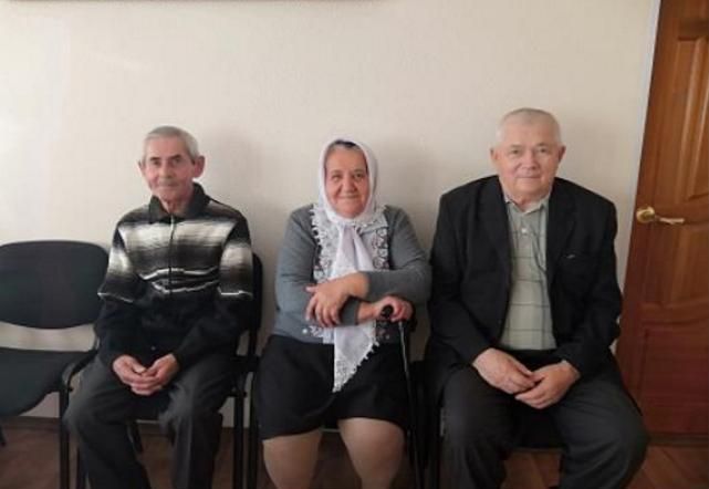 Коллектив Мамадышского районного суда поздравил своих ветеранов труда с Днем пожилых