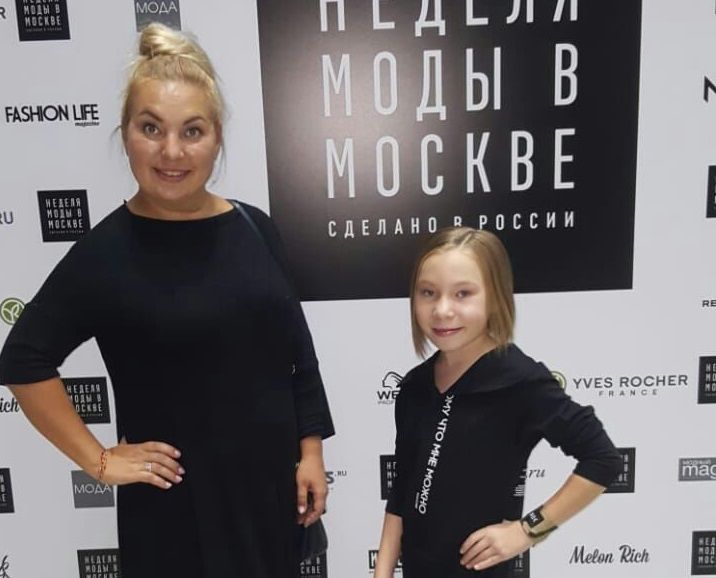 «Врачи сказали, что мой ребенок никогда не сможет ходить»: челнинская девочка с ДЦП стала моделью на Неделе высокой моды в Москве