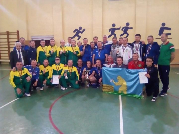 Мамадышның муниципаль хезмәткәрләре волейбол төрендә беренче