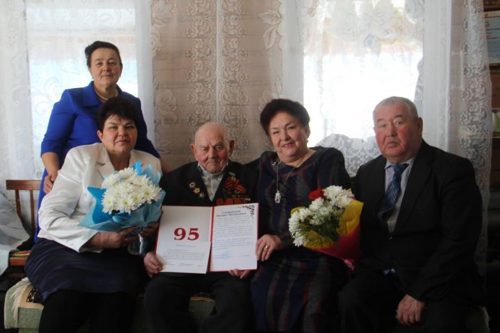 Ветеран Великой Отечественной войны празднует свой 95-летний юбилей