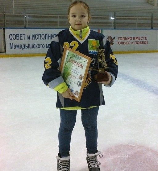 «В хоккей играют настоящие девчонки!». Юная жительница Мамадыша представляет Татарстан на Всероссийском уровне