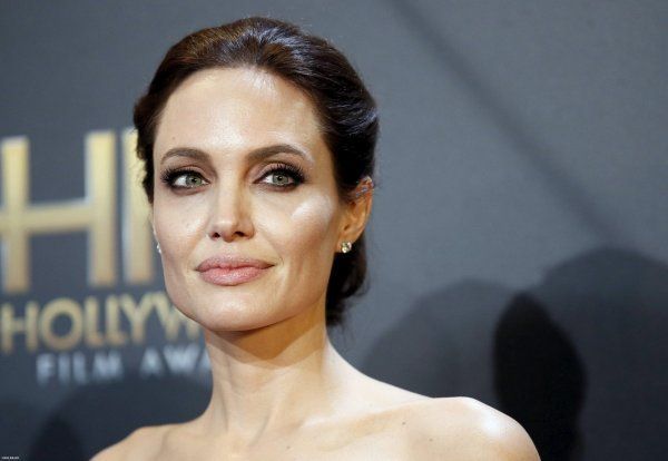 Актрису Анджелину Джоли госпитализировали