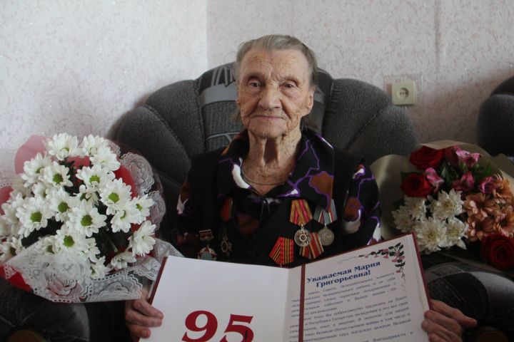 В Мамадыше с 95-летием поздравили ветерана Великой Отечественной войны