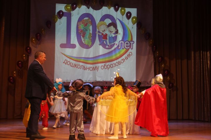 Глава Мамадышского района исполнил "Каравай" по случаю 100-летнего юбилея