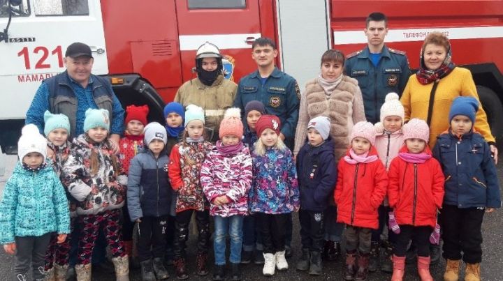 Воспитанники детского сада "Теремок" побывали на экскурсии в пожарно - спасательной части