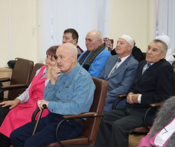 Вновь избранные члены Общественного Совета Мамадышского района получили удостоверения