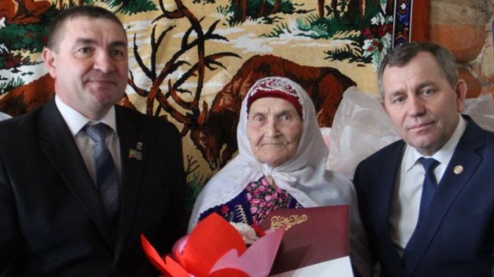 Сегодня поздравления в честь 90-летия принимает Сазида Хаертдинова