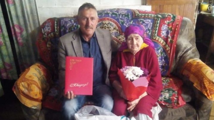 С 90-летием поздравили труженицу тыла, жительницу с.Малые Кирмени Мамадышского района