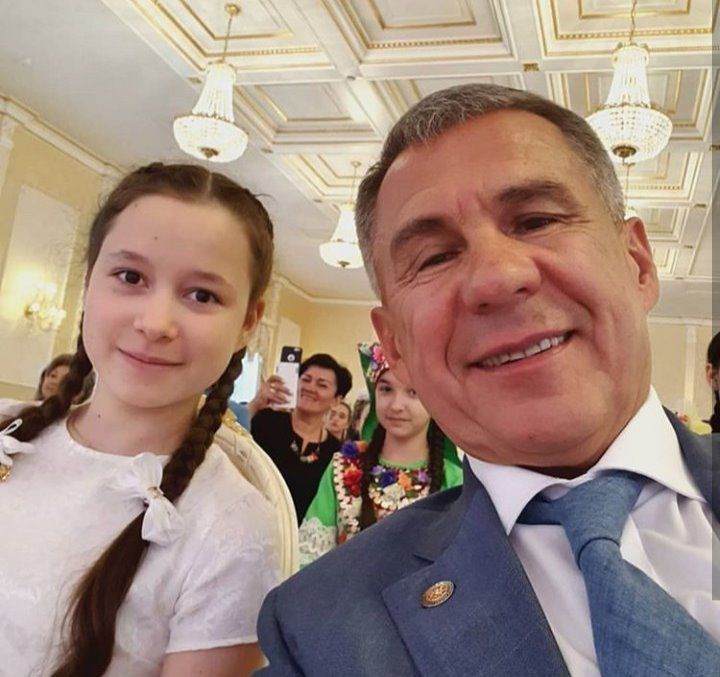 Селфи с Президентом: фото с девочкой из Мамадыша разместил Рустам Минниханов на своем аккаунте в Инстаграм