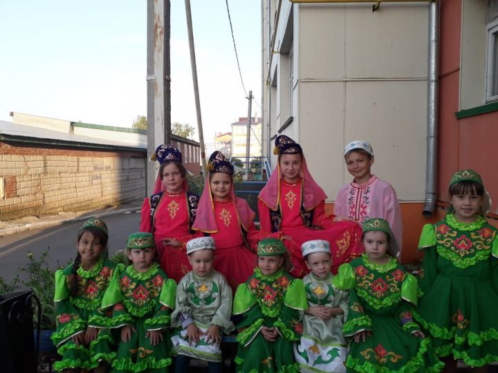 На праздник двора в Мамадыше приедут сестры Батыровы