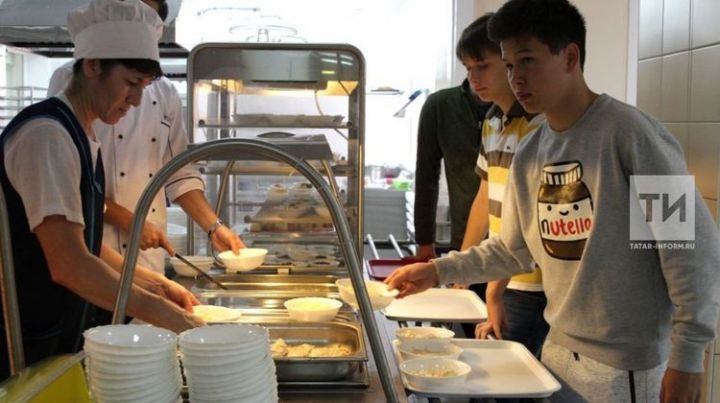 Казанский Кремль: школы Татарстана готовы обеспечить бесплатным горячим питанием все начальные классы