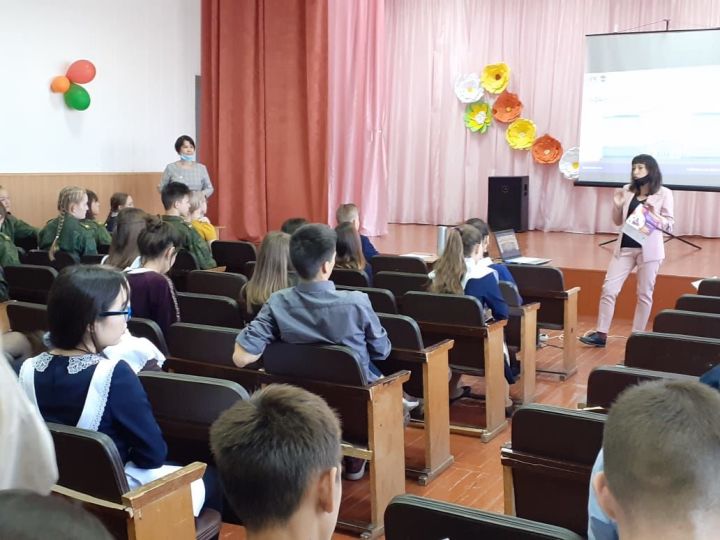 Доценты Казанского ВУЗа провели уроки для мамадышских школьников