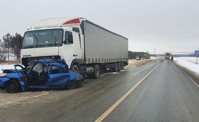 Смертельная авария на трассе М-7: легковушку протаранили сразу два грузовика