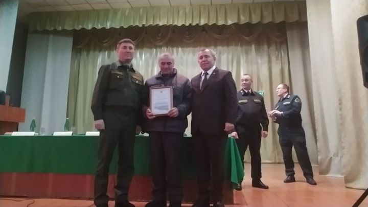 Министр лесного хозяйства наградил лесников Камского лесничества