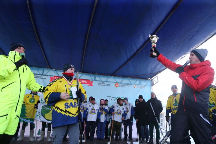 Кубок SUNNYФЕСТ за хоккей в валенках ушел в Сабы