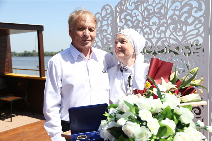 Супружеской паре Мамадыша вручили медаль «За любовь и верность»