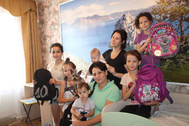 Семья Каюмовых начинает готовиться к новому учебному году за три месяца