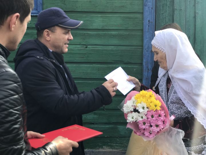 90-летний юбилей сегодня отмечает  ветеран труда, вдова участника войны жительница Мамадыша Газиля Аппакова