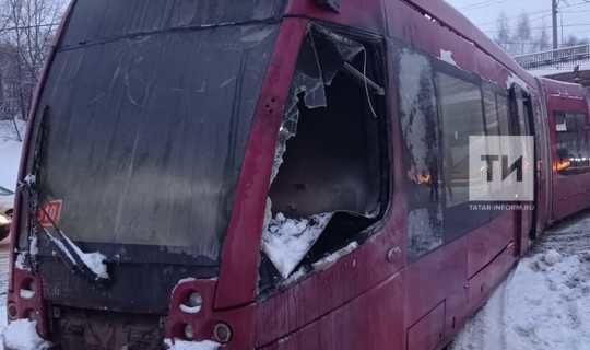 Сегодня утром в Казани под мостом на Сибирском тракте загорелся трамвай