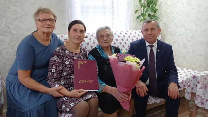 Владимир Путин поздравил с 90-летним юбилеем жительницу Мамадыша